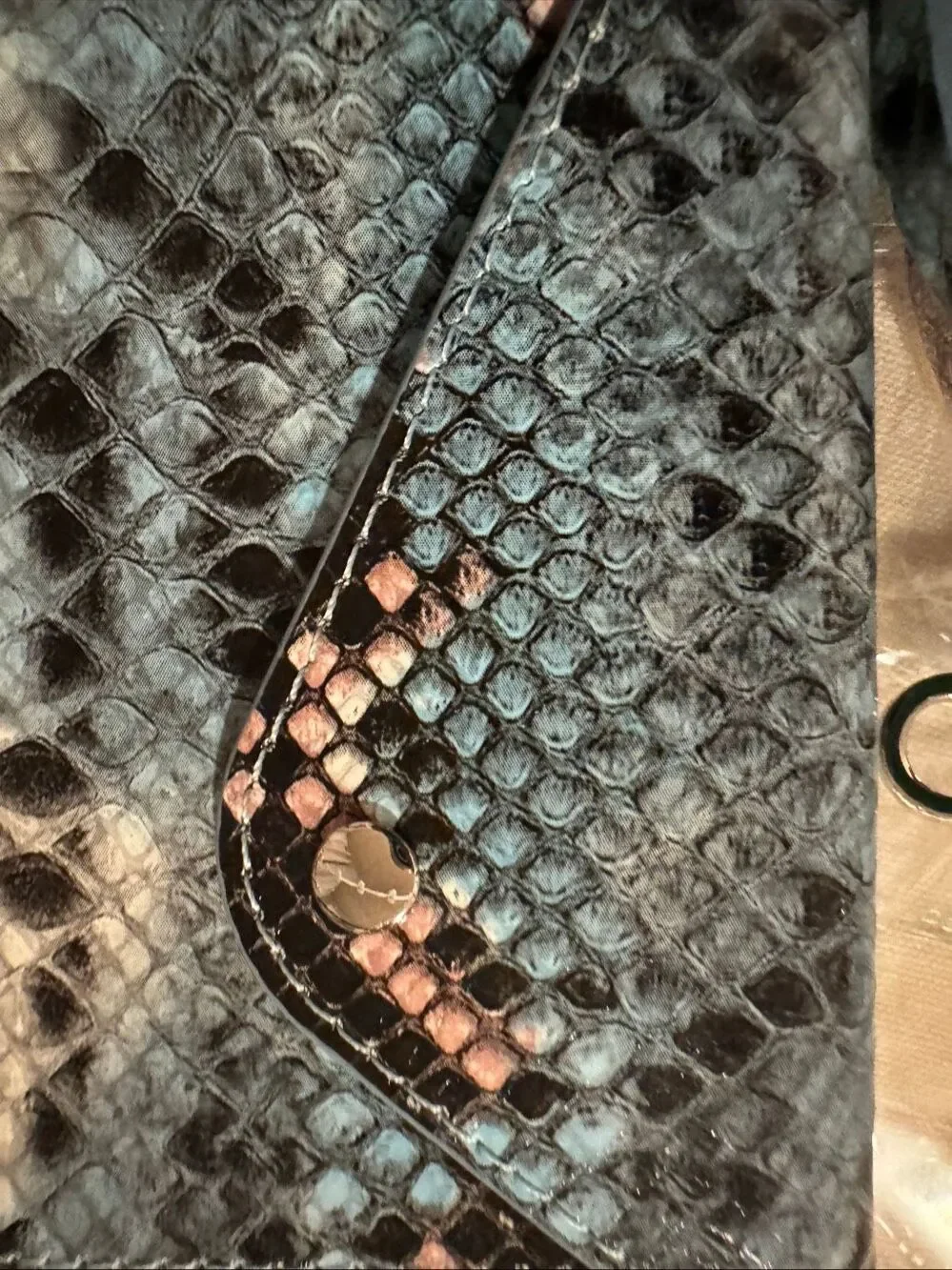 Bandolier blue snakeskin donna iPhone 17 Pro Max crossbody case/belt/strap